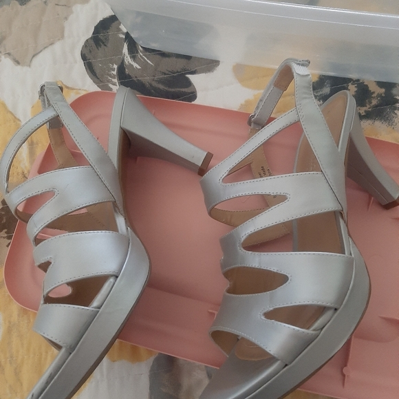 Shoes - Picture 2 of 5